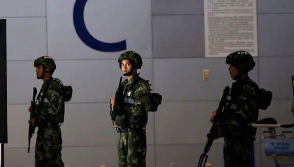 Полиция на месте взрыва в аэропорту Пудун в Шанхае, 12 июня 2016