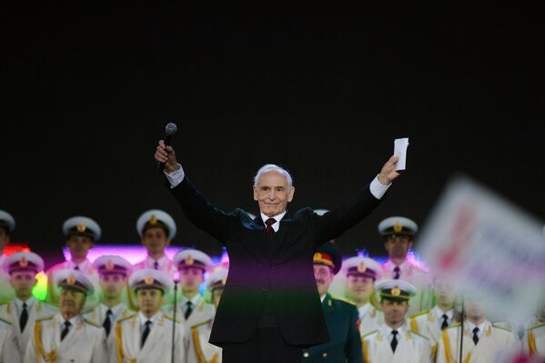 На праздничном концерте выступил Актер Василий Лановой.