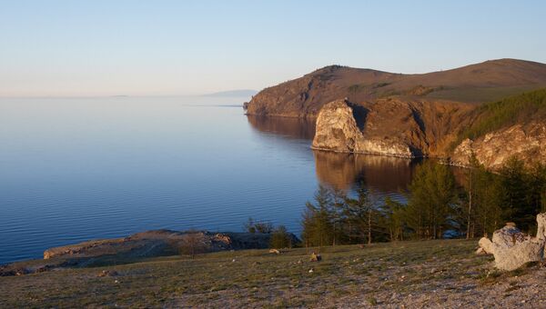Вид с мыса Саган-Хушун на северную оконечность острова Ольхон