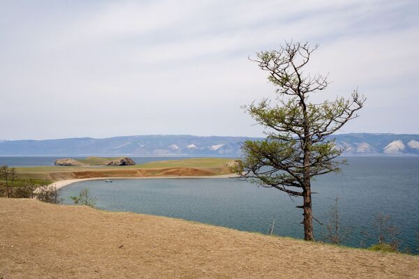 Остров Ольхон на озере Байкал и пролив Малое море