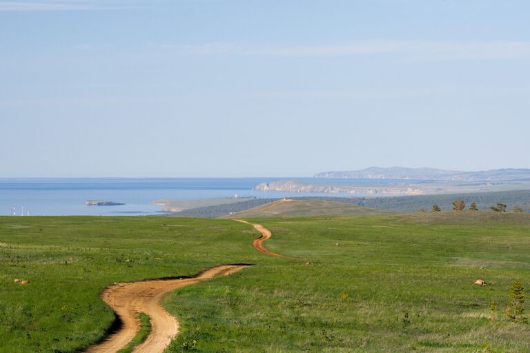 Остров Ольхон на озере Байкал и пролив Малое море