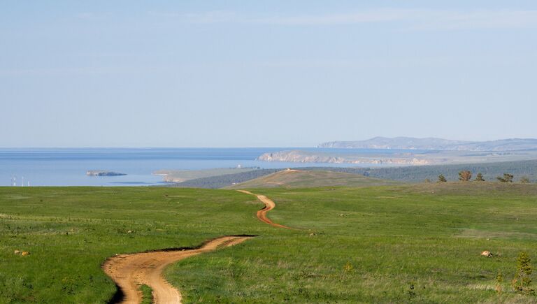 Остров Ольхон на озере Байкал и пролив Малое море