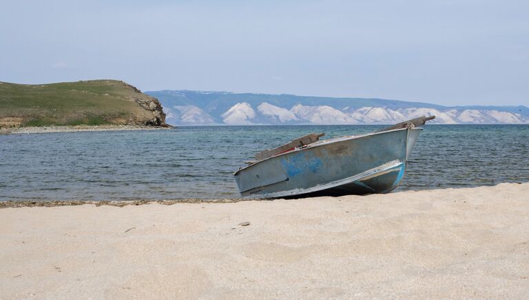 Остров Ольхон на озере Байкал и пролив Малое море