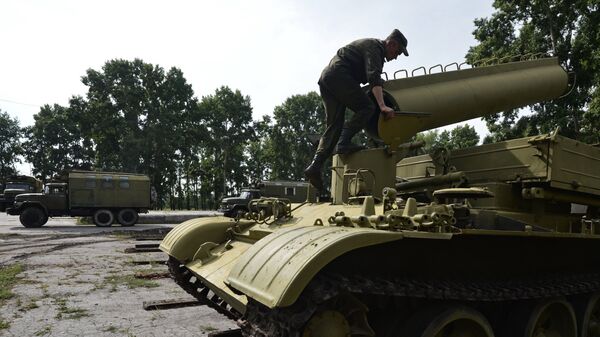 Военнослужащий на базе хранения, ремонта и восстановления военной техники в городе Новосибирске