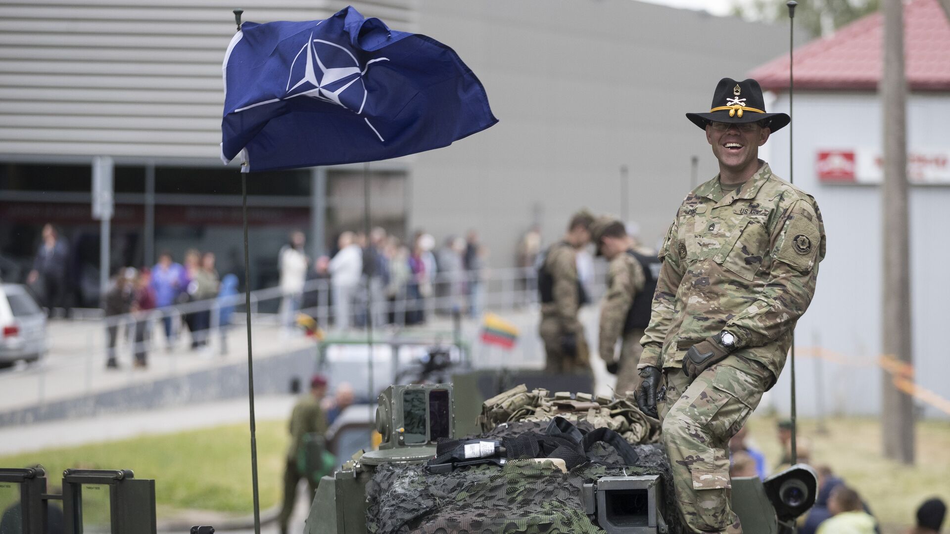 Военнослужащий армии США во время совместных учений войск НАТО в Купишкисе, Литва. 12 июня 2016 - РИА Новости, 1920, 16.05.2022