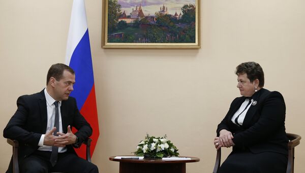 Председатель правительства РФ Дмитрий Медведев во время встречи с губернатором Владимирской области Светланой Орловой