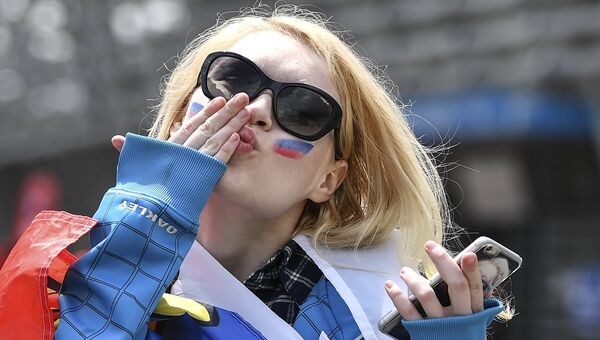 Российская болельщица перед матчем группового этапа чемпионата Европы по футболу - 2016