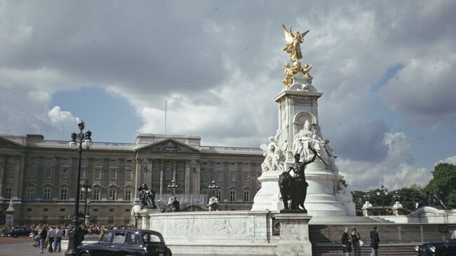 Памятник королеве Виктории. Лондон
