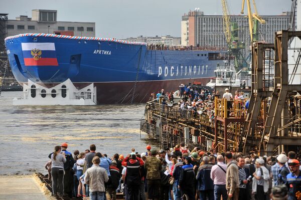 Церемония спуска на воду головного атомного ледокола проекта Арктика на Балтийском заводе в Санкт-Петербурге