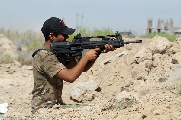 Военный правительственных войск Ирака во время операции против ИГИЛ в городе Эль-Фаллуджа