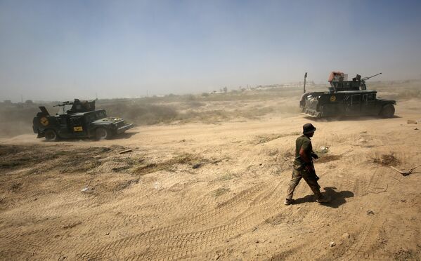 Иракские правительственные войска во время операции против ИГИЛ в городе Эль-Фаллуджа
