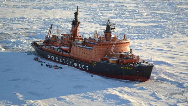 Российский ледокол в Арктике, архивное фото