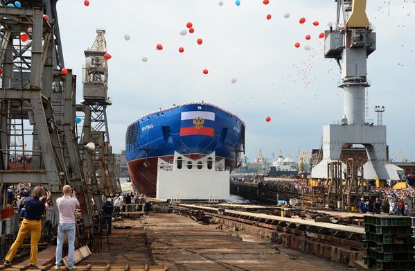 Церемония спуска на воду головного атомного ледокола проекта Арктика на Балтийском заводе в Санкт-Петербурге