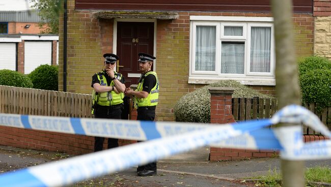 Полицейские у дома подозреваемого в связи с убийством британского депутата Джо Кокс в Бристалле