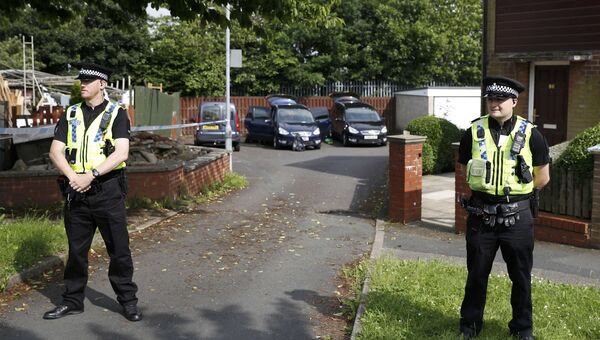 Полицейские у дома подозреваемого в связи с убийством британского депутата Джо Кокс в Бристоле