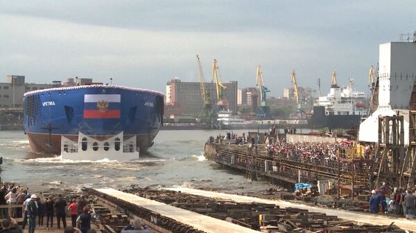 Новый ледокол Арктика под патриотическую музыку спустили на воду в Петербурге Новый ледокол Арктика под патриотическую музыку спустили на воду в Петербурге