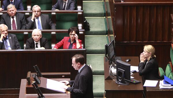 Министр Мариуш Каминьский, контролирующий работу спецслужб, во время выступления в парламенте Польши. Архивное фото