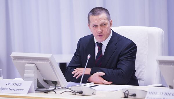 Полпред президента в ДФО Юрий Трутнев на совещании во Владивостоке