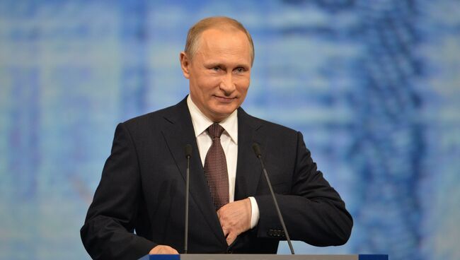 Президент России Владимир Путин выступает на ПМЭФ. Архивное фото