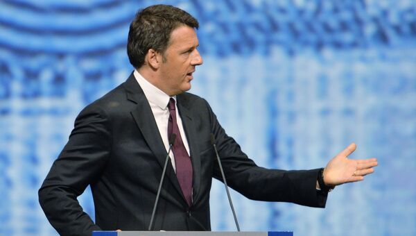 Председатель совета министров Итальянской Республики Маттео Ренци выступает на пленарном заседании На пороге новой экономической реальности в рамках XX Петербургского международного экономического форума