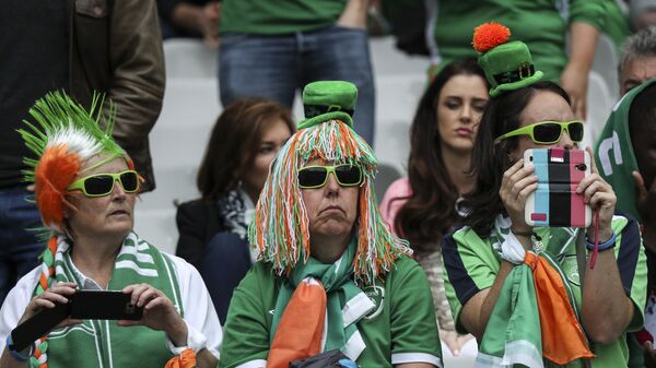 Ирландские болельщики перед началом матча группового этапа чемпионата Европы по футболу - 2016 