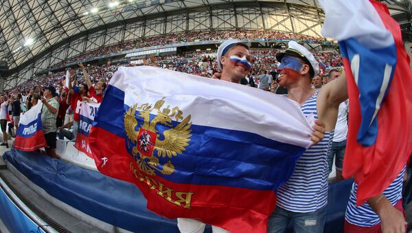 Российские болельщики перед началом матча чемпионата Европы по футболу - 2016. Архивное фото