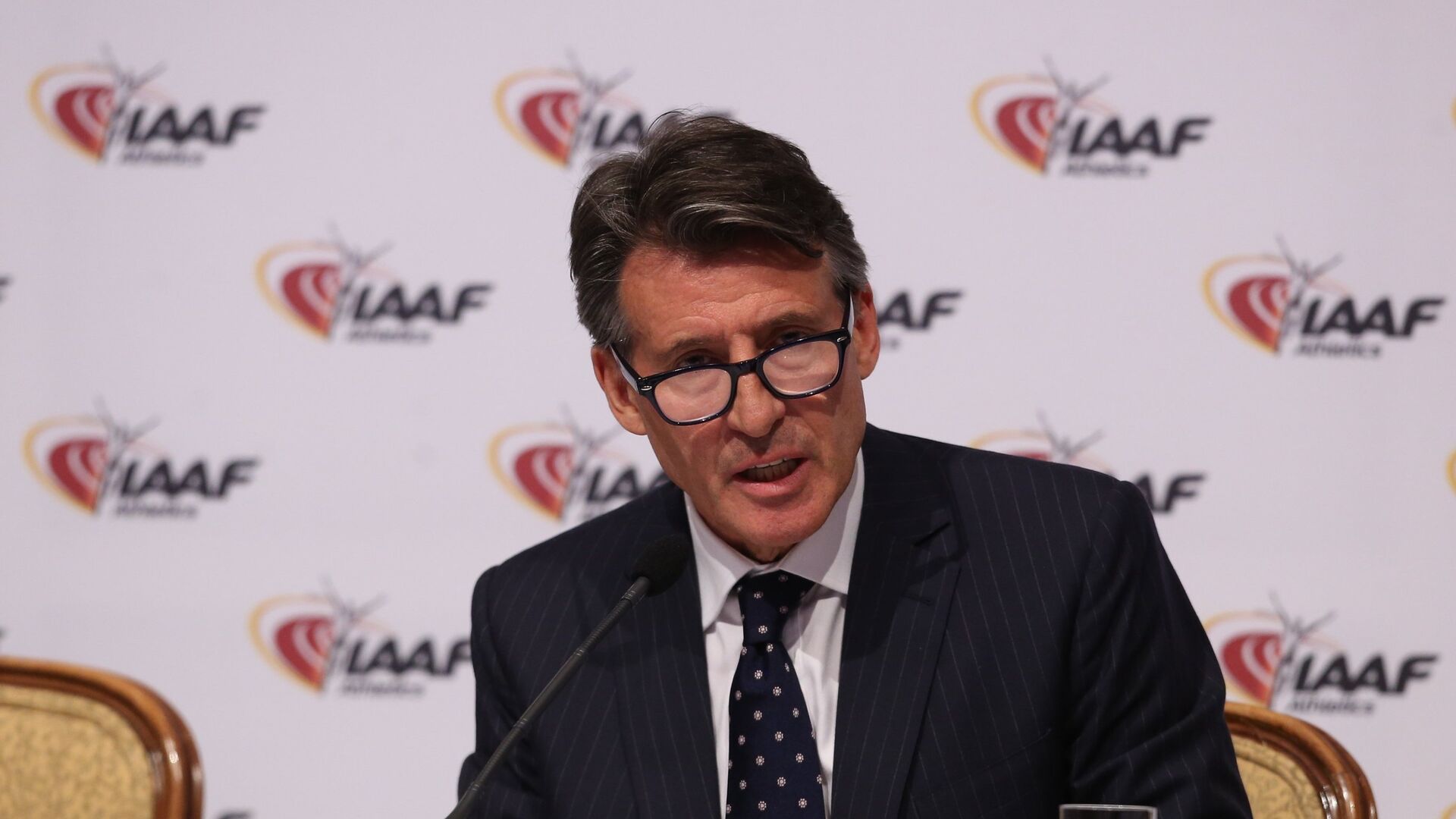 Президент Международной ассоциации легкоатлетических федераций (IAAF) Себастьян Коу на пресс конференции по итогам заседания Совета IAAF на котором было принято решение отстранить российских легкоатлетов от участия в Летних олимпийских играх 2016 в Рио-де-Жанейро - РИА Новости, 1920, 08.12.2023