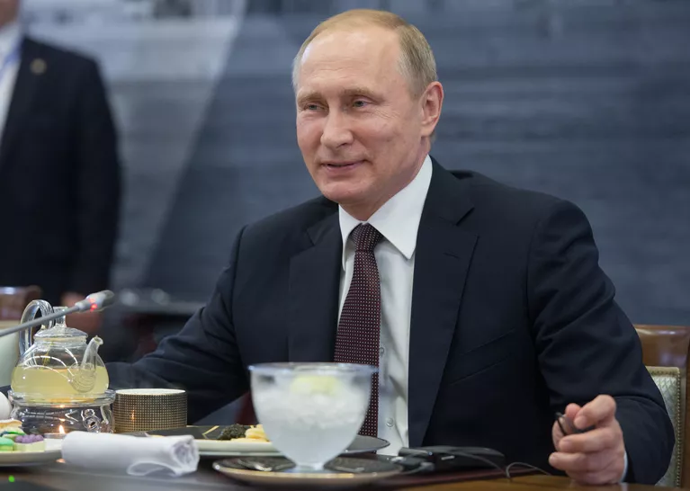 Президент России Владимир Путин во время встречи с руководителями крупнейших мировых информационных агентств Президент России Владимир Путин во время встречи с руководителями крупнейших мировых информационных агентств