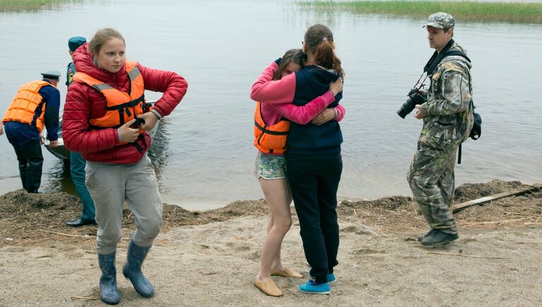 Поисково-спасательная операция в районе озера Сямозеро в Карелии, на котором в туристическом походе во время шторма погибли дети