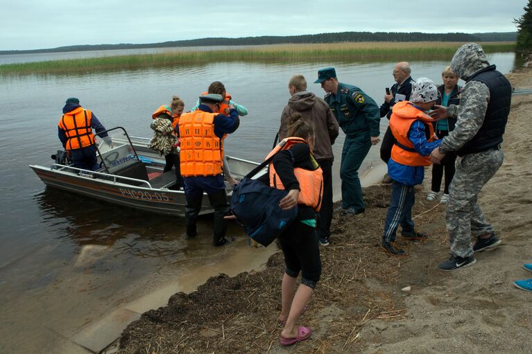 В Карелии во время турпохода погибли дети