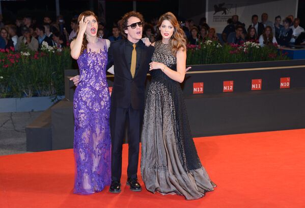 Актеры Александра Даддарио, Антон Ельчин и Эшли Грин на 71-м Венецианском международном кинофестивале
