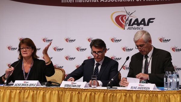 Президент IAAF Себастьян Коу и глава инспекционной комиссии IAAF по контролю за действиями Всероссийской федерации легкой атлетики Руне Андерсен на пресс-конференции по итогам заседания Совета IAAF. 17 июня 2016
