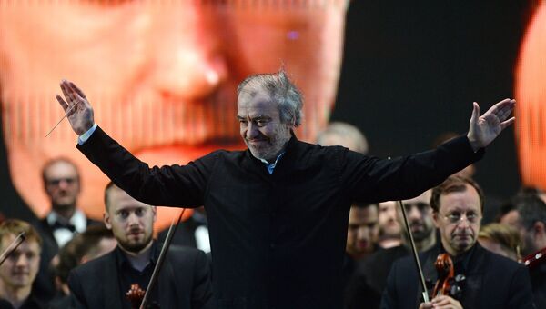 Художественный руководитель-директор, главный дирижер Мариинского театра Валерий Гергиев во время концерта на Дворцовой площади