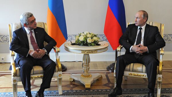 Президент России Владимир Путин и президент Армении Серж Саргсян. Архивное фото