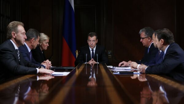 Председатель правительства РФ Дмитрий Медведев проводит в подмосковной резиденции Горки совещание с вице-премьерами РФ
