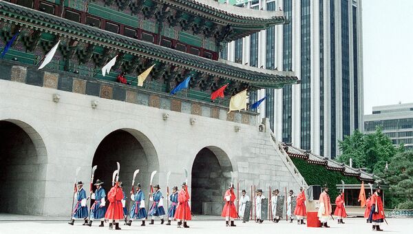 У королевского дворца в Сеуле
