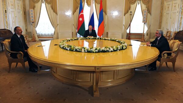 Президент России Владимир Путин, президент Азербайджана Ильхам Алиев и президент Армении Серж Саргсян во время встречи в Санкт-Петербурге. 20 июня 2016