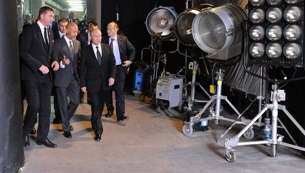 Президент России Владимир Путин во время посещения киностудии Ленфильм в Санкт-Петербурге