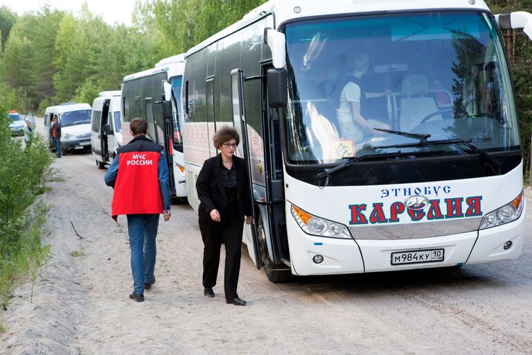 Эвакуация детей из детского лагеря Сямозеро