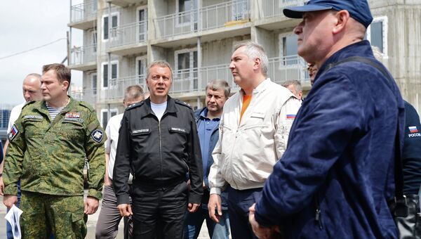 Заместитель председателя правительства РФ Дмитрий Рогозин во время посещения космодрома Восточный в Амурской области