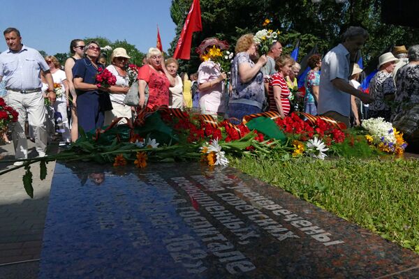 Митинг, посвященный Дню скорби и памяти жертв Великой Отечественной войны в Донецке