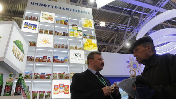 Стенд с продовольственными товарами российского производства