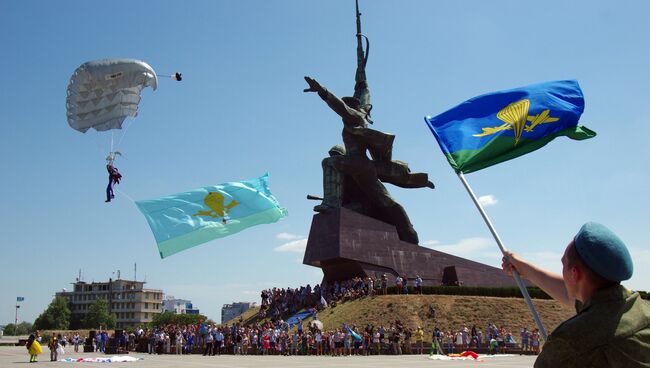 Празднование Дня ВДВ в городах России