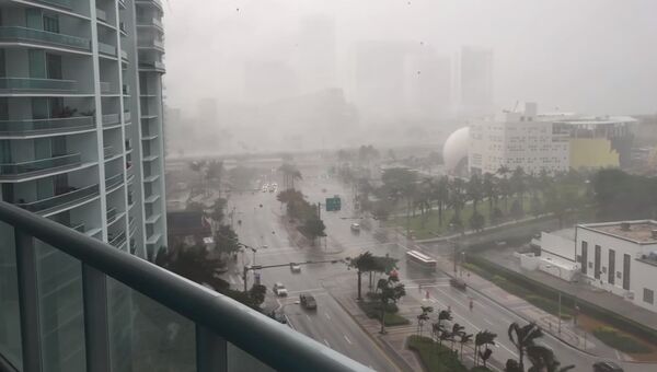 Дождь из мебели в Майами