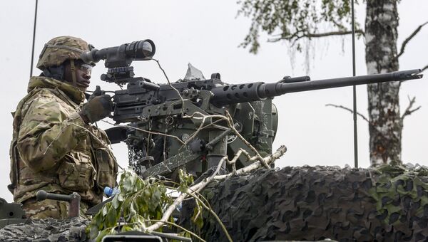 Военнослужащий во время международных военных учений Saber Strike-2016 на центральном полигоне Сил обороны Эстонии в Тапа