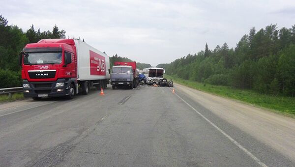На месте ДТП с участием четырех машин в Свердловской области. 23 июня 2016