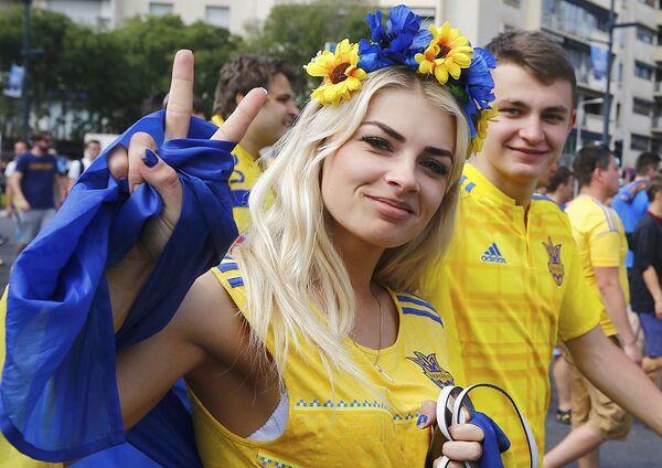 Украинские болельщики во время чемпионата Европы по футболу - 2016