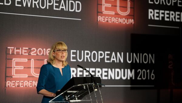 Глава избирательной комиссии Дженни Уотсон перед объявлением результатов референдума по сохранению членства Великобритании в ЕС