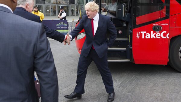 Бывший мэр Лондона Борис Джонсон прибыл для участия в телевизионных дебатах, проходящих в преддверии референдума по вопросу выхода Великобритании из Евросоюза, на арене Уэмбли в Лондоне