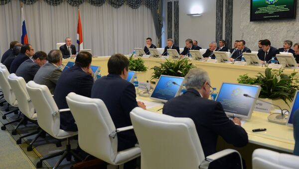 Заместитель председателя правительства РФ Дмитрий Рогозин проводит совещание во Владивостоке по вопросу О ходе исполнения государственного оборонного заказа в Дальневосточном федеральном округе